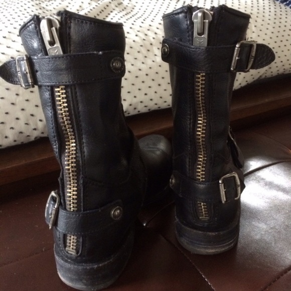 FRYE Veronica Back Zip Short Boots - Picture 2 of 3